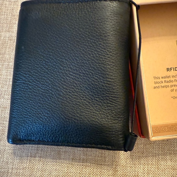 LEVI'S, MENS BLACK TRI FOLD MEN'S WALLET, RFID PROTECTION - Picture 6 of 10